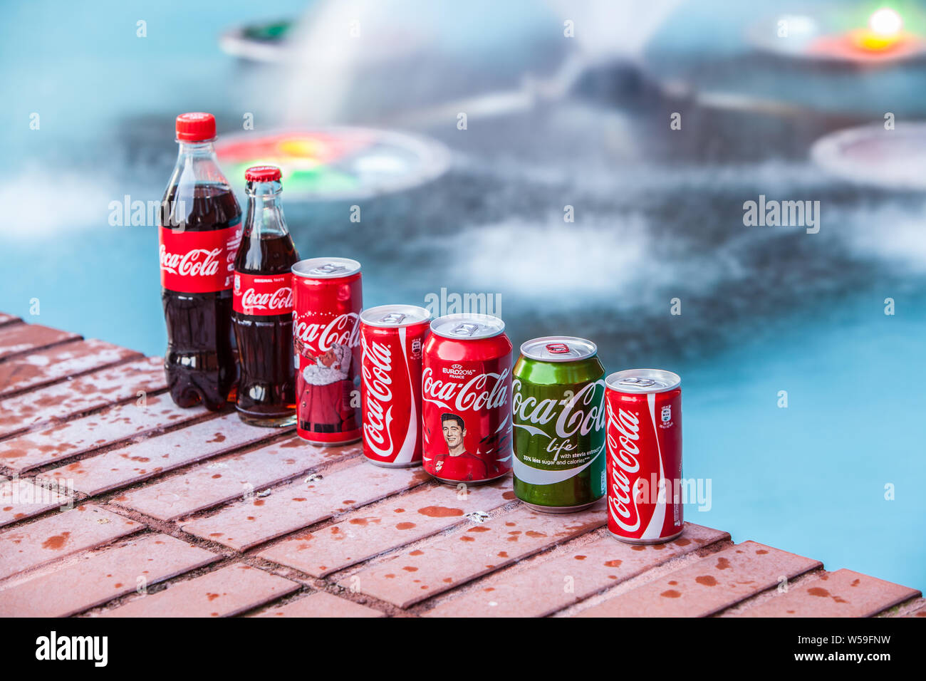 Bouteille de Coca Cola Classic, Coca-Cola Company est le leader du marché les plus populaires, de boissons gazeuses, d'hiver Banque D'Images