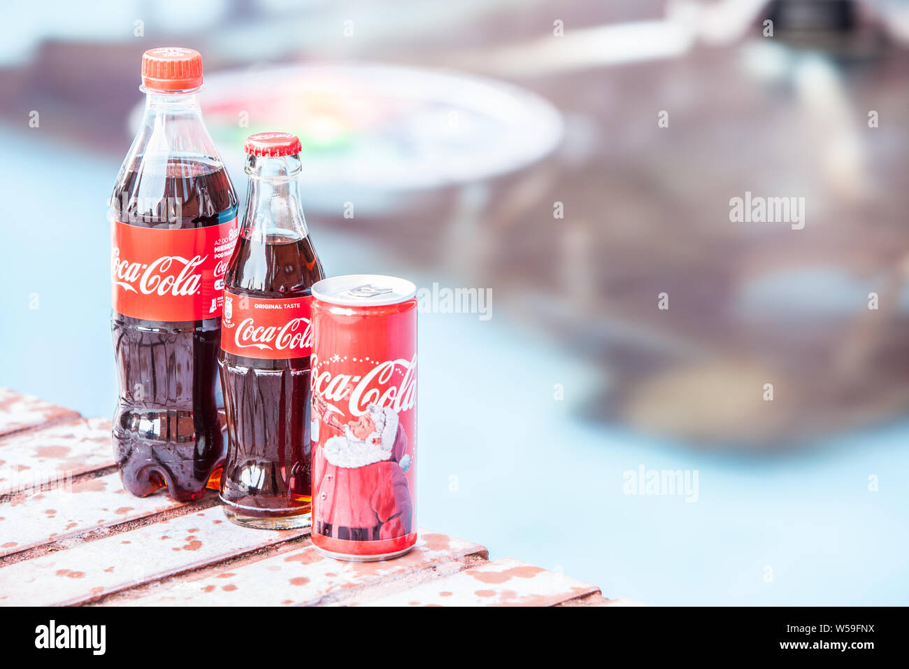 Bouteille de Coca Cola Classic, Coca-Cola Company est le leader du marché les plus populaires, de boissons gazeuses, d'hiver Banque D'Images