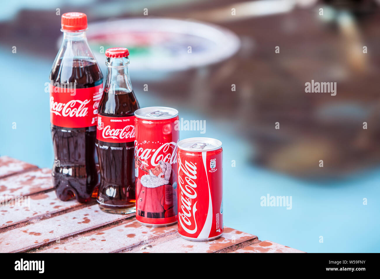 Bouteille de Coca Cola Classic, Coca-Cola Company est le leader du marché les plus populaires, de boissons gazeuses, d'hiver Banque D'Images