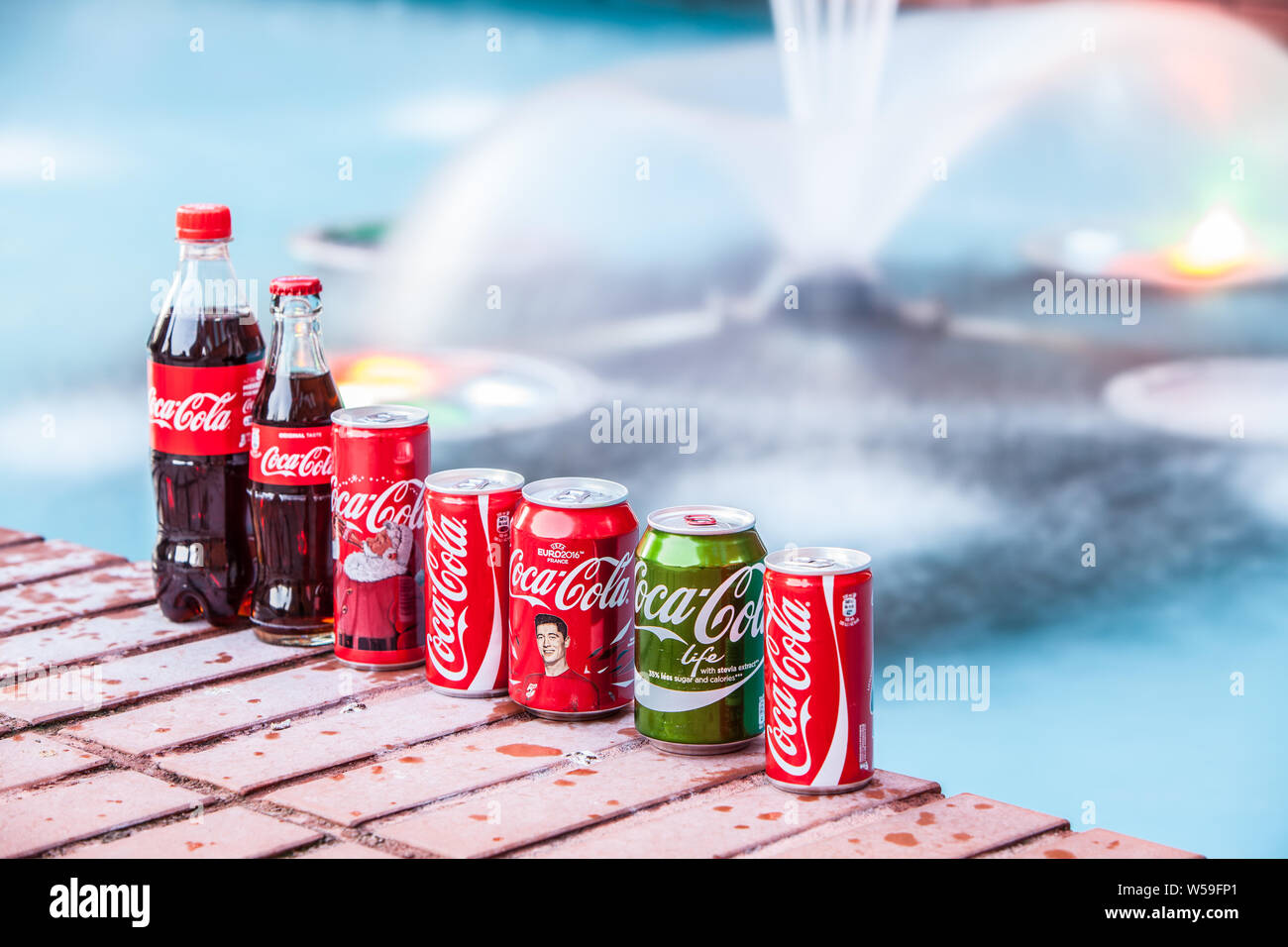 Bouteille de Coca Cola Classic, Coca-Cola Company est le leader du marché les plus populaires, de boissons gazeuses, d'hiver Banque D'Images