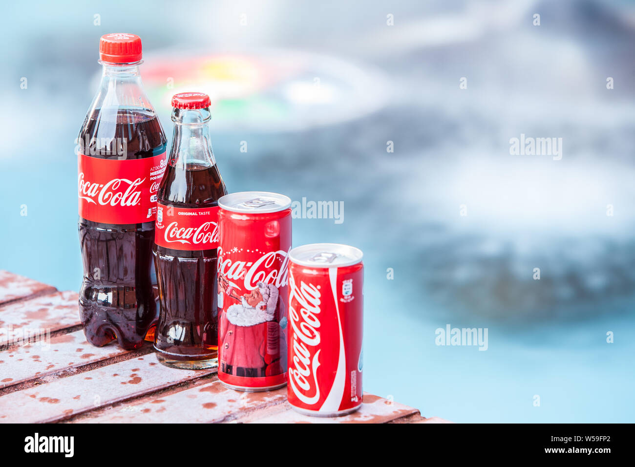 Bouteille de Coca Cola Classic, Coca-Cola Company est le leader du marché les plus populaires, de boissons gazeuses, d'hiver Banque D'Images