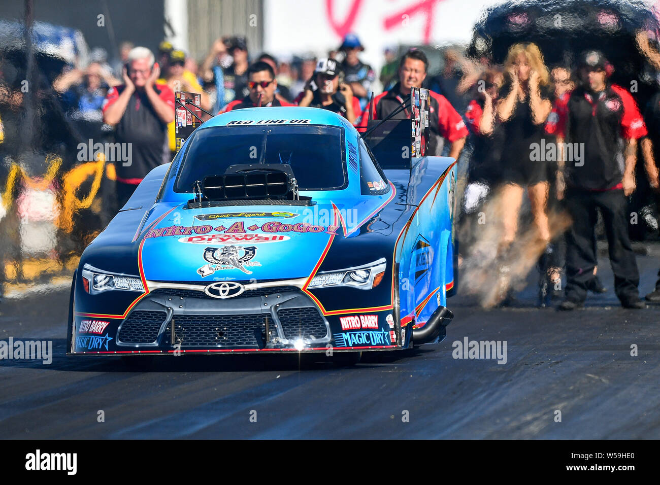 Sonoma, Californie, USA. 26 juillet, 2019. Jeff Diehl enclenche son Nitro-a-GoGo top fuel funny car au cours de la NHRA Ressortissants Sonoma Raceway à Sonoma à Sonoma, Californie. Chris Brown/CSM/Alamy Live News Banque D'Images