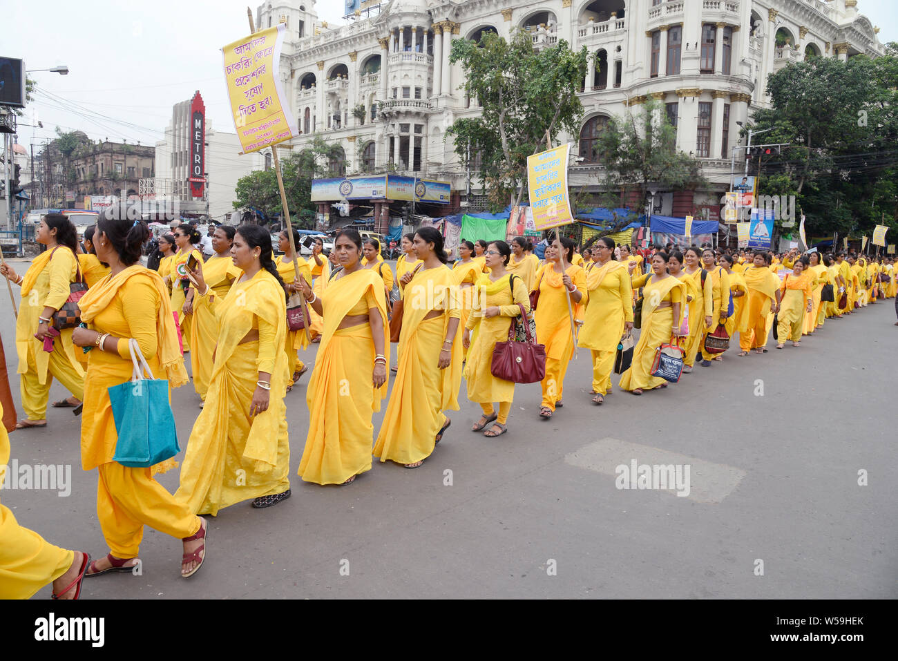 Kolkata, Inde. 26 juillet, 2019. Infirmières et infirmiers de l'infirmière auxiliaire (2e R - ANM) Association des employés de participer à un rallye pour leurs cinq exigences. Credit : Saikat Paul/Pacific Press/Alamy Live News Banque D'Images