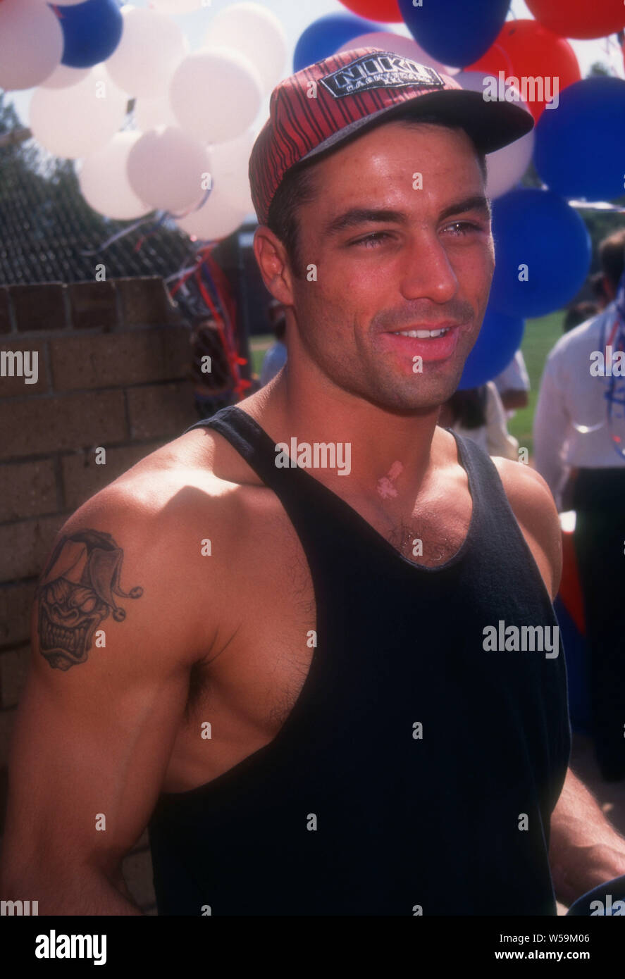 Los Angeles, Californie, USA 12 Octobre 1994 L'humoriste et acteur Joe Rogan assiste à l'intransigeant va à bat d'un match de baseball le 12 octobre 1994 à Los Angeles, Californie, USA. Photo de Barry King/Alamy Stock Photo Banque D'Images