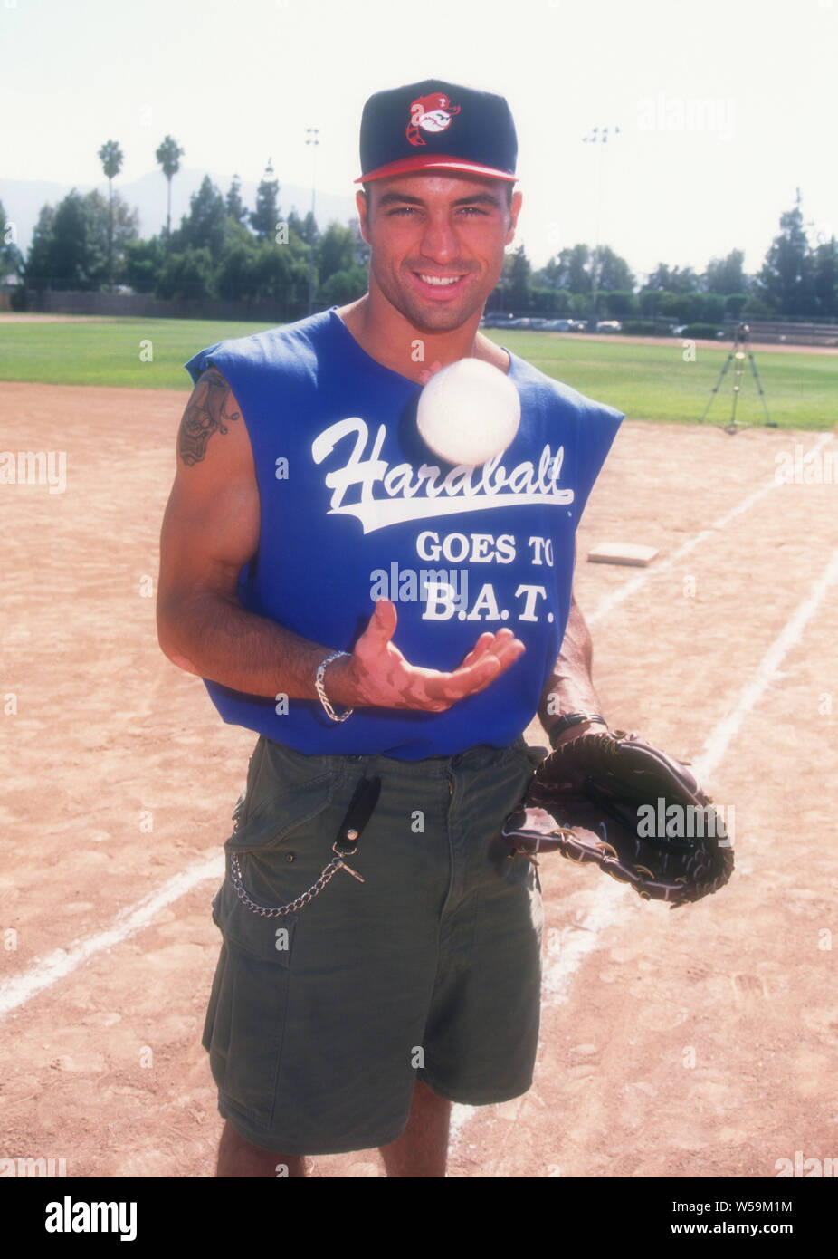 Los Angeles, Californie, USA 12 Octobre 1994 L'humoriste et acteur Joe Rogan assiste à l'intransigeant va à bat d'un match de baseball le 12 octobre 1994 à Los Angeles, Californie, USA. Photo de Barry King/Alamy Stock Photo Banque D'Images