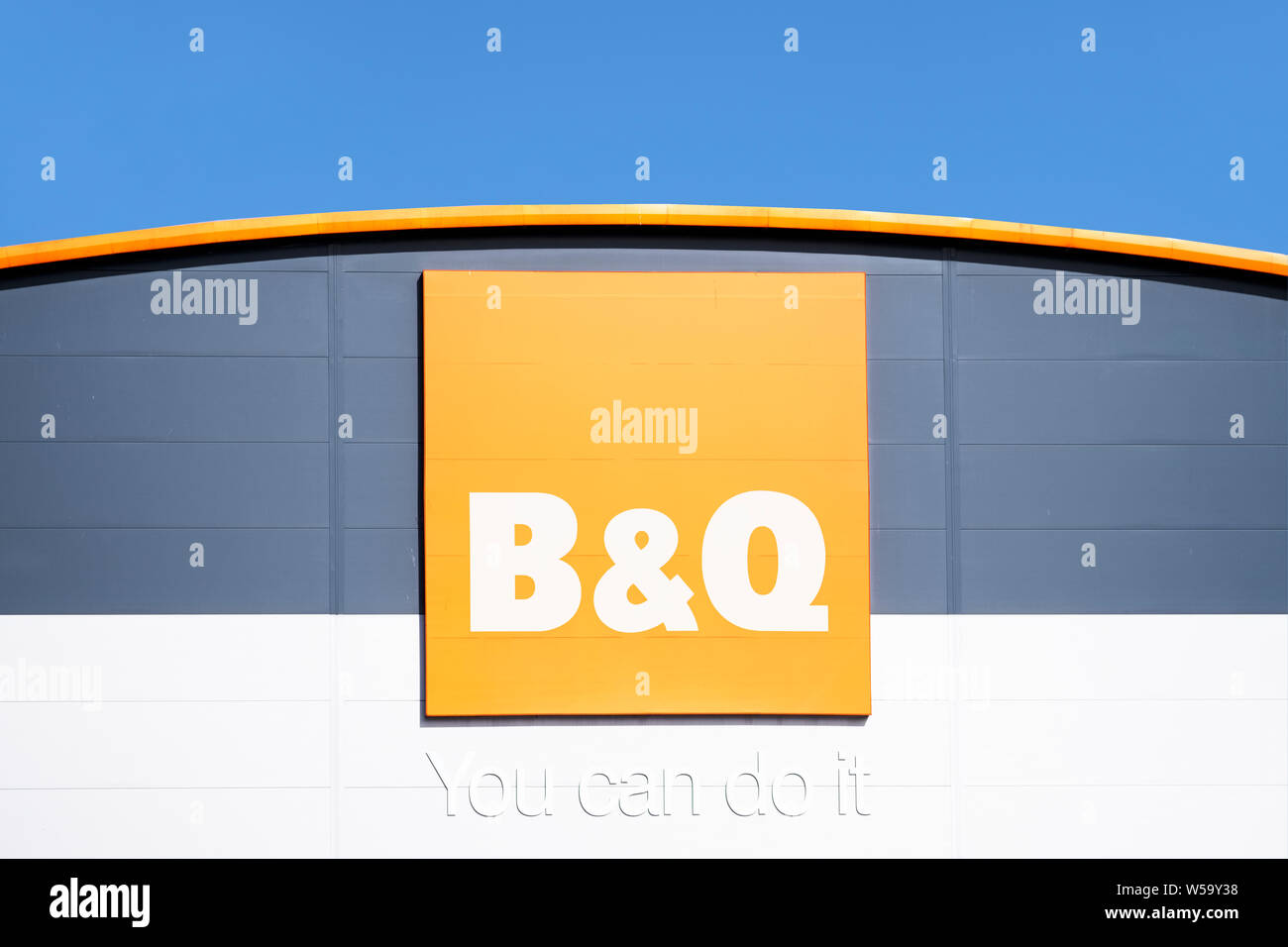 Londres, Angleterre / ROYAUME UNI - 20 juillet 2019 : B & Q amélioration shop ouvre à retail park Banque D'Images