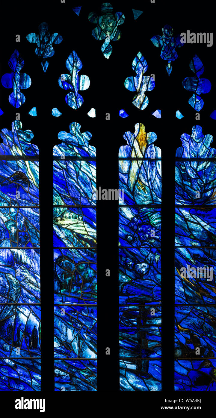 La fenêtre de gauche d'un triptyque, sur un thème de 'louange', par Thomas Denny (1992), la cathédrale de Gloucester, Gloucestershire, Royaume-Uni Banque D'Images