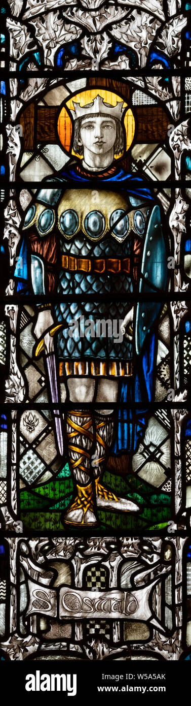 Le roi Oswald de Northumbrie (7ème siècle) a commémoré par Christopher Whall (1902), la fenêtre Saluation, la cathédrale de Gloucester, Gloucestershire, Royaume-Uni Banque D'Images