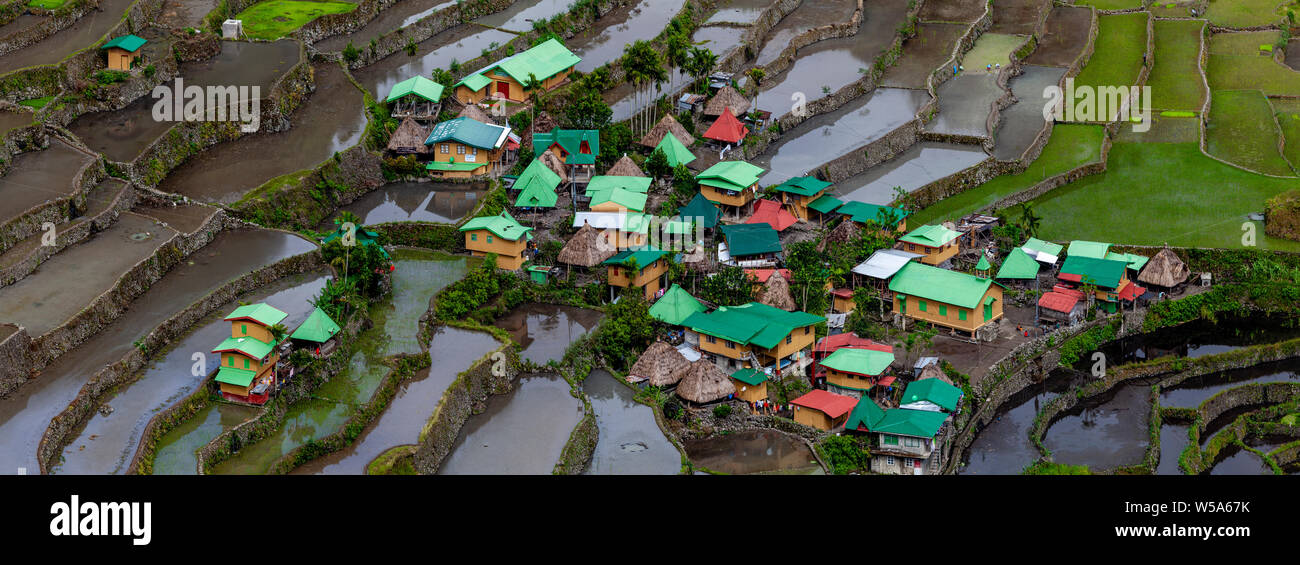 Une vue du village de Batad Rizières en terrasses et ses environs, région de Banaue, Luzon, Philippines Banque D'Images