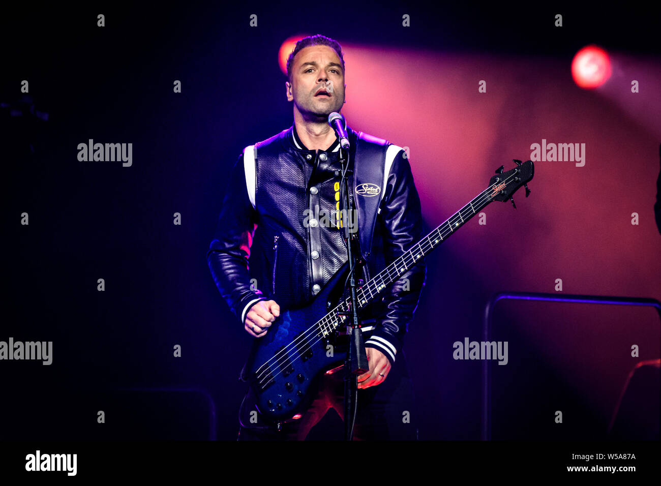 Toronto, Canada. Mar 28, 2019. Chris Wolstenholme, bassiste du groupe de Rock Muse effectué un show à l'arena de la Banque Scotia à Toronto. Credit : SOPA/Alamy Images Limited Live News Banque D'Images