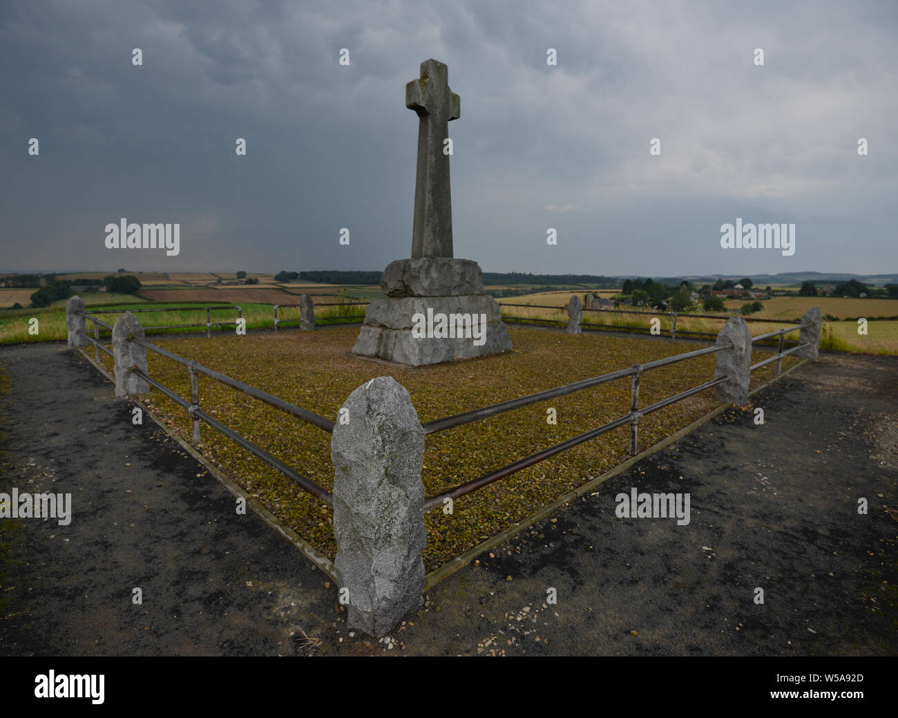 Le monument aux morts de la bataille de Flodden entre l'anglais et écossais en 1513 qui a vu une grande victoire anglaise et James IV fut tué. Banque D'Images