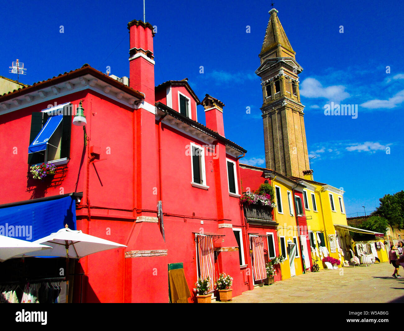 BURANO (Venise), ITALIE - 19 septembre. 2018 - Voir sur la façade du célèbre peint fantaisie maisons colorées Banque D'Images