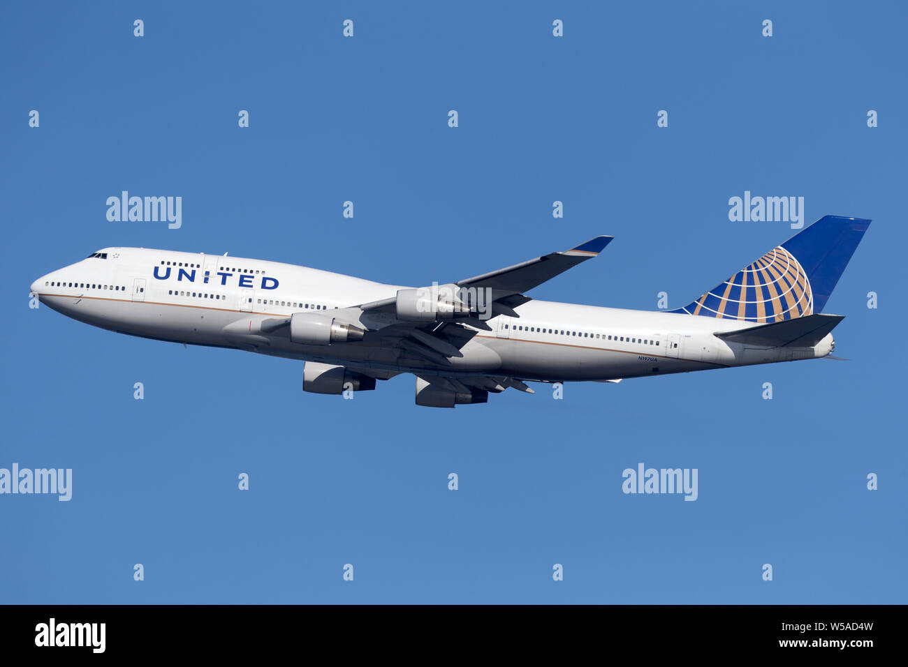 United Airlines Boeing 747 jumbo jet avion de décoller de l'aéroport de Sydney. Banque D'Images