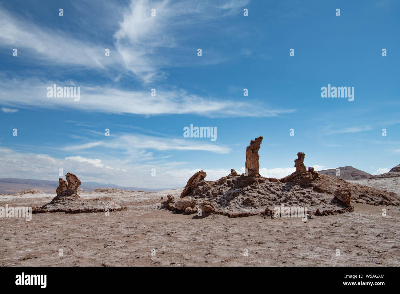Piliers de roche altérée dans le désert d'Atacama au Chili Banque D'Images
