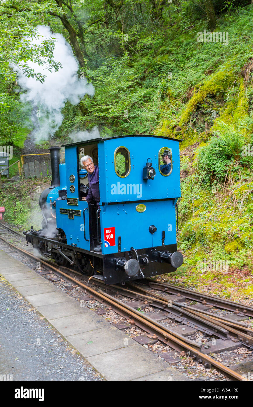 Le 1918 0-4-0WT A 'hot rod' loco vapeur à Nant Gwernol station sur la Talyllyn - le premier chemin de fer du patrimoine préservé, Gwynedd, Pays de Galles, Royaume-Uni Banque D'Images