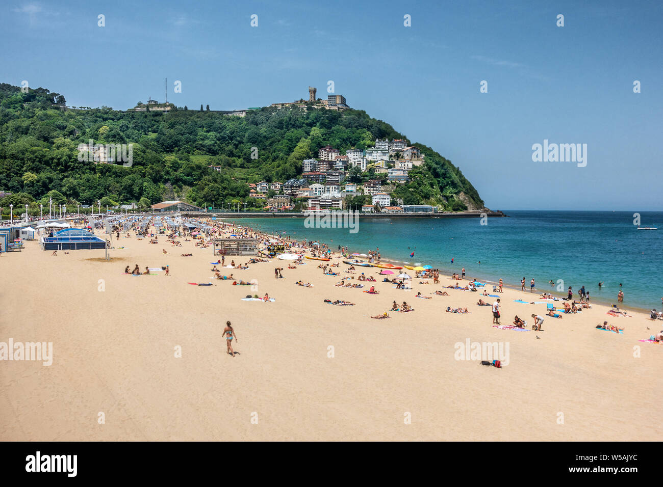 Les plages d'Ondarreta et Kontxa sur baie de La Concha à San Sebastian en Espagne Banque D'Images