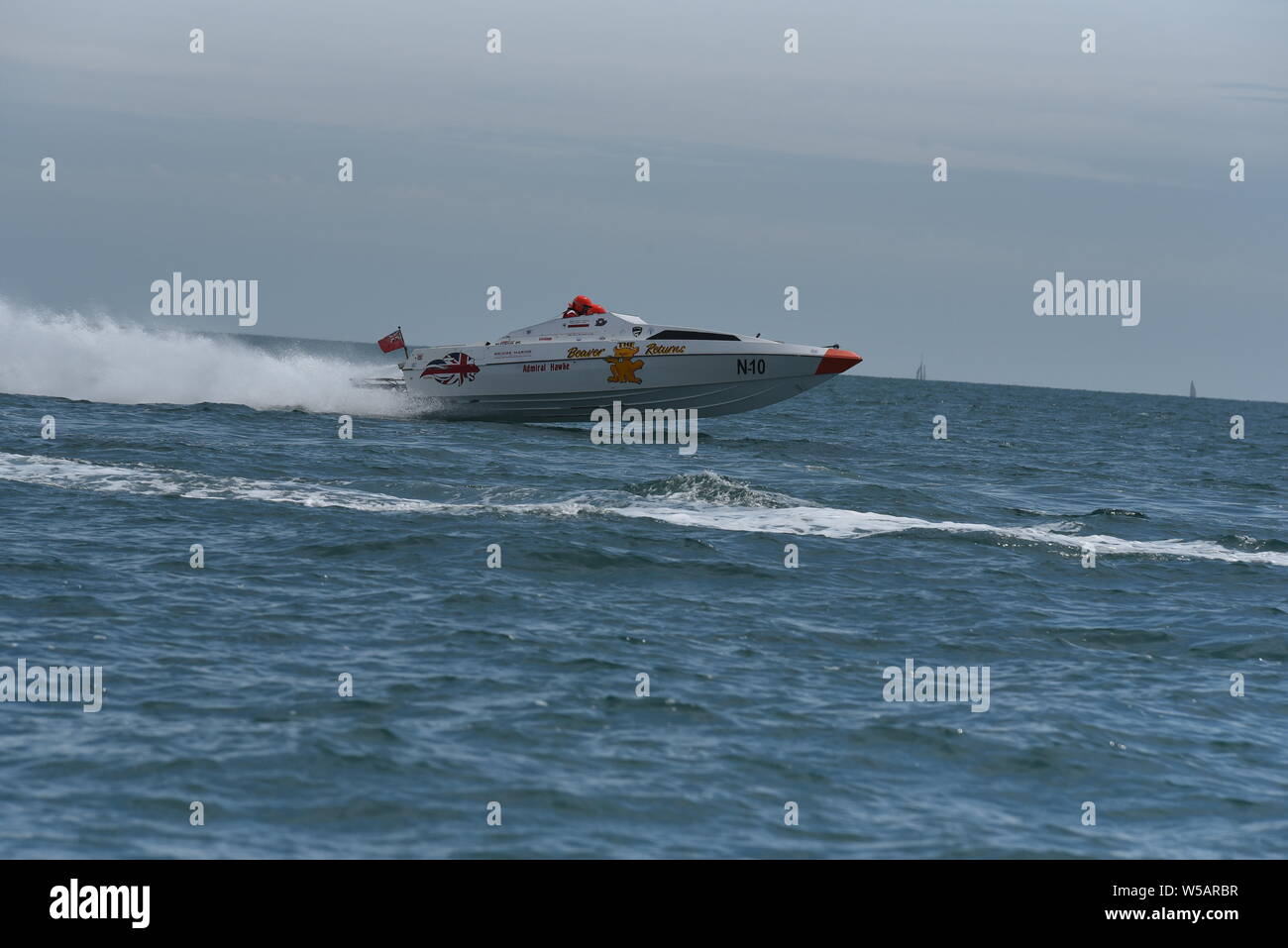 Bateau de course à l'UKOPRA Poole 1002019 bateau de course dans le Solent Banque D'Images