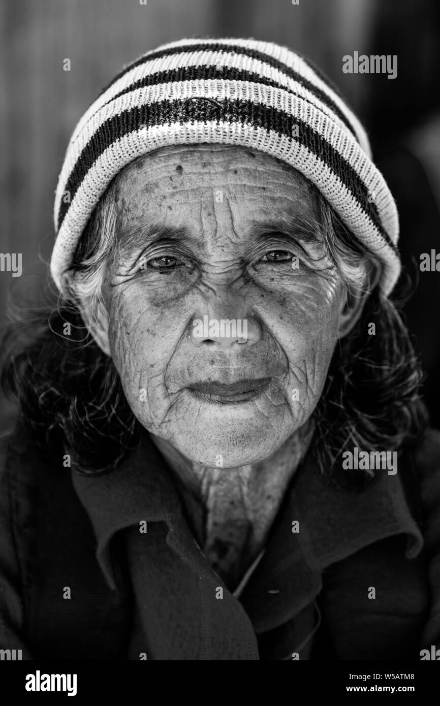 Un Portrait d'une femme de tribu Ifugao, Banaue, Luzon, Philippines Banque D'Images