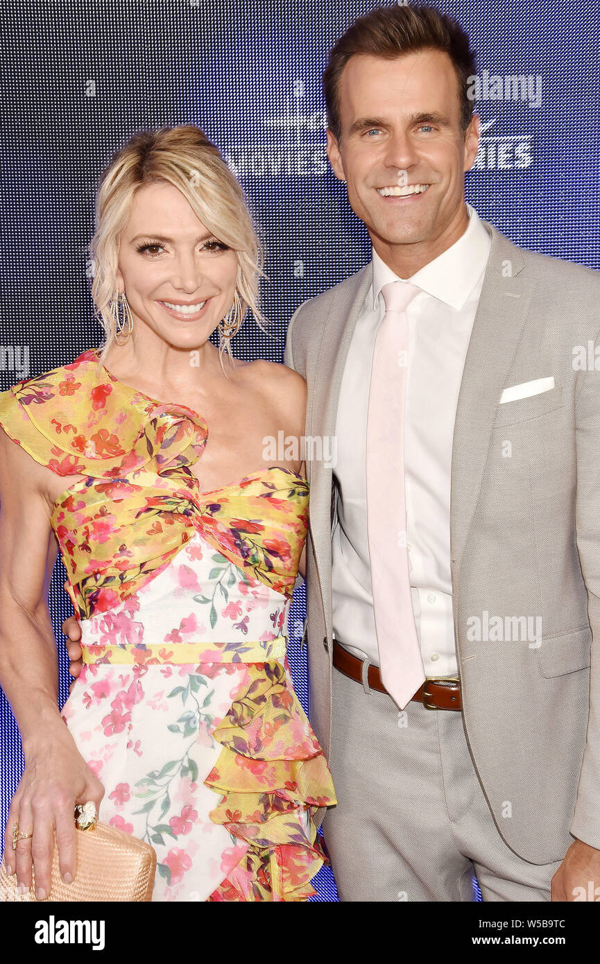 Los Angeles, CA - le 26 juillet : Debbie Matenopoulos (L) et Cameron Mathison assister à The Hallmark Channel et marque les films & Mystères de l'été 2019 le TCA Press Tour qui a eu lieu à une résidence privée le 26 juillet 2019 à Beverly Hills, Californie. Banque D'Images