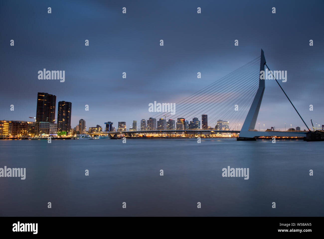 Pont Erasmus au-dessus de la Meuse à Rotterdam Banque D'Images