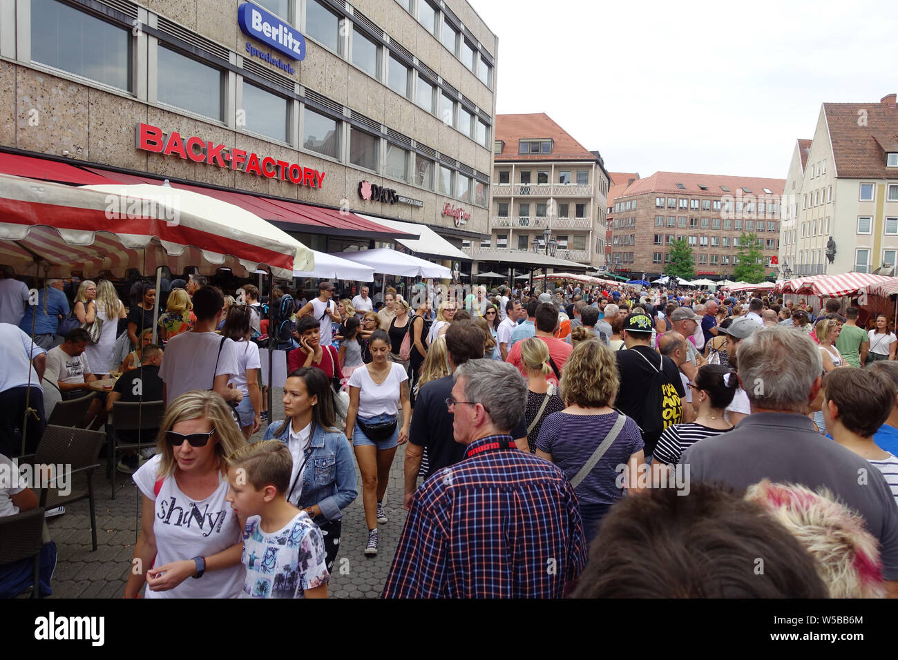 Foule se rassemble à Nuremberg world music festival 2019. Banque D'Images