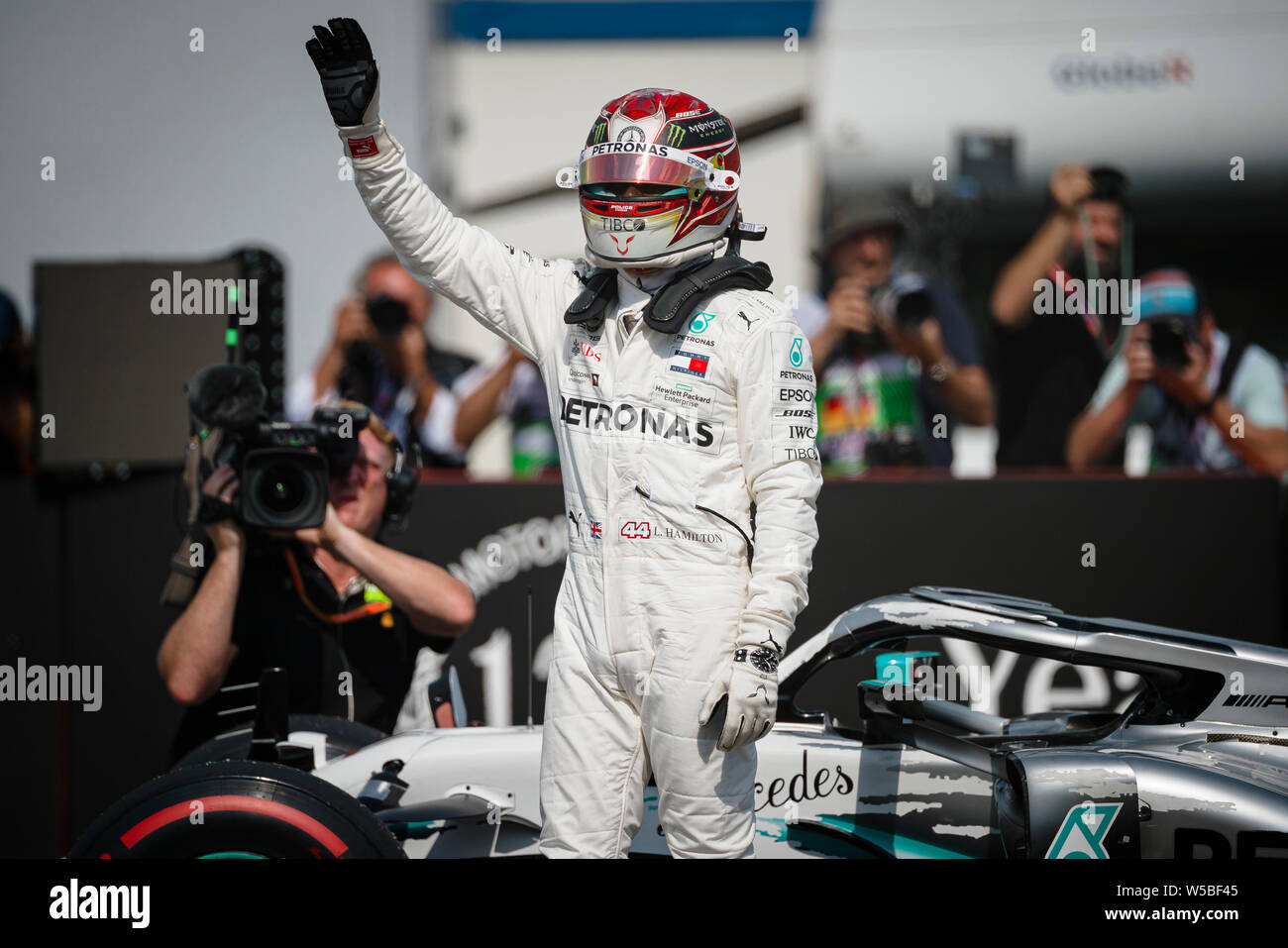 Mercedes amg petronas pilote lewis hamilton vagues Banque de ...
