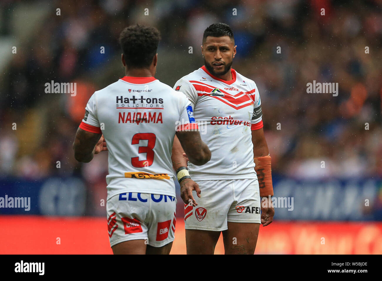 Bolton, Royaume-Uni. 27 juillet, 2019. 27 juillet 2019, stade de l'Université de Bolton, Bolton, Angleterre ; Corail 2019 Challenge Cup, demi-finale contre St Helens RLFC Halifax ; Dominique (17) Best Western de St Helens et Kevin Naiqama (3) de St Helens parler pendant la partie Crédit : Mark Cosgrove/News Images Nouvelles Images /Crédit : Alamy Live News Banque D'Images
