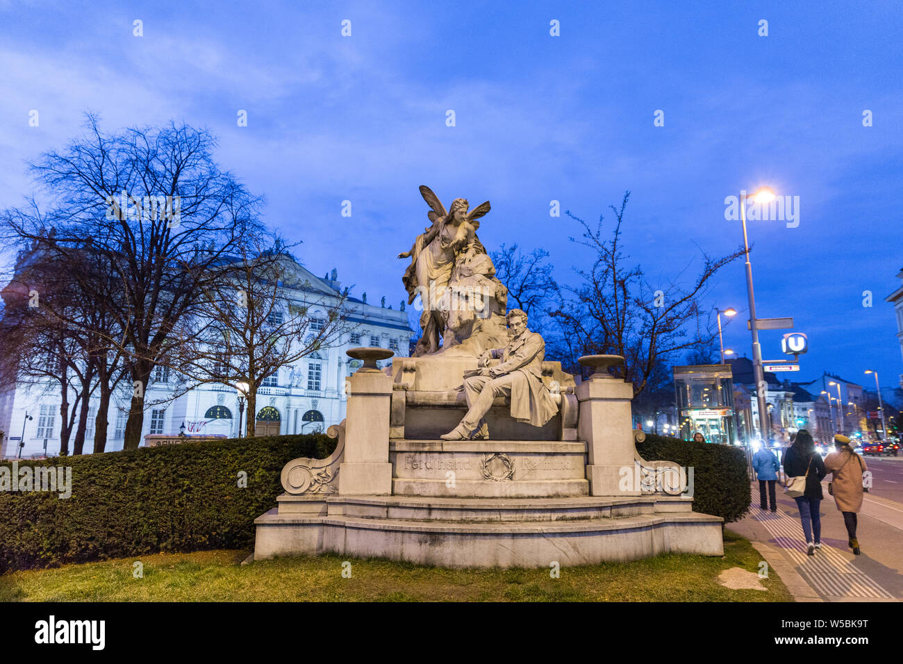 Vue rapprochée d'un monument appartenant à Ferdinand Raimund monuments de Vienne. Ferdinand Raimund était un acteur et dramaturge autrichien à Vienne, Autriche. Banque D'Images