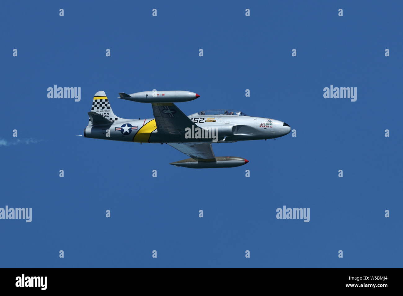 T-33 jet, nommé 'Ace Maker II', les mouches pendant le grand meeting aérien du Pacifique à Huntington Beach, Californie le 19 octobre 2018 Banque D'Images