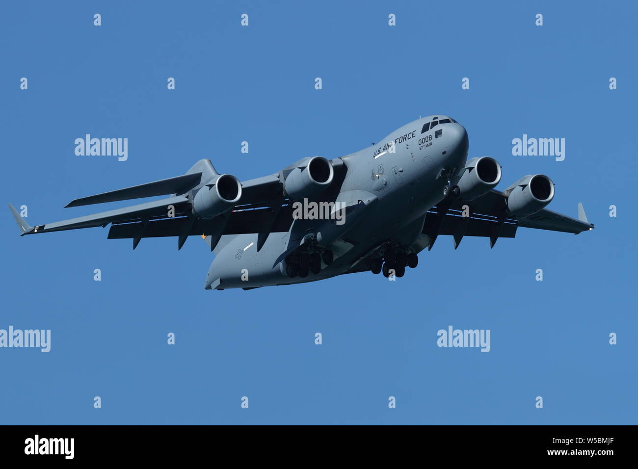 Boeing C-17 Globemaster III battant lors du grand meeting aérien du Pacifique à Huntington Beach, Californie le 19 octobre 2018 Banque D'Images