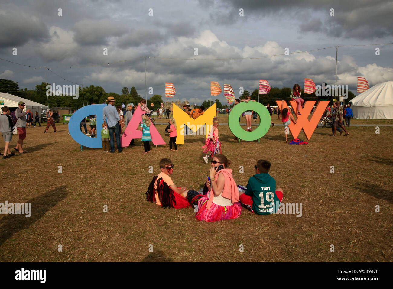Interprètes du monde entier à effectuer lors de la deuxième journée du Festival WOMAD, le festivla est organisé chaque année à la Charlton Park estate dans Wilstshire. Banque D'Images