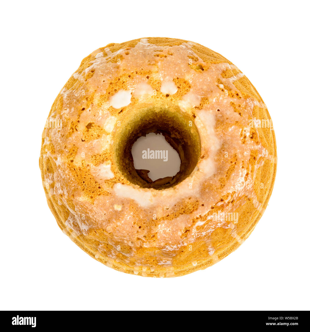 Vue de dessus du gâteau bundt avec du sucre glace isolé sur fond blanc avec clipping path Banque D'Images