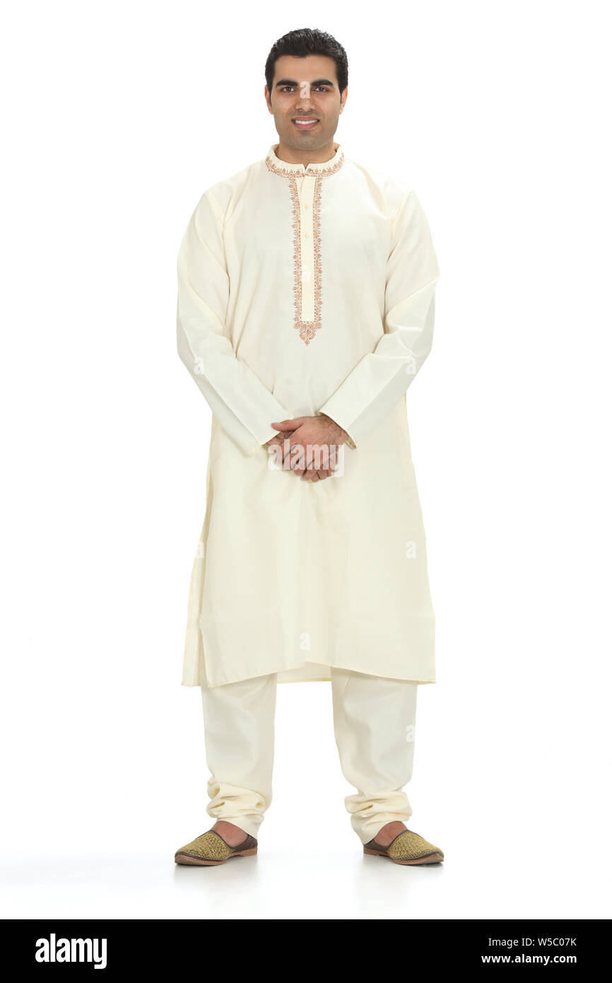 Homme portant des vêtements traditionnels Banque D'Images