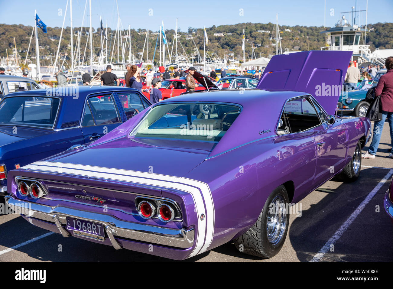 1968 Dodge Charger rt 440 classic American muscle car sur l'affichage à un salon de voitures à Newport, Sydney, Australie Banque D'Images