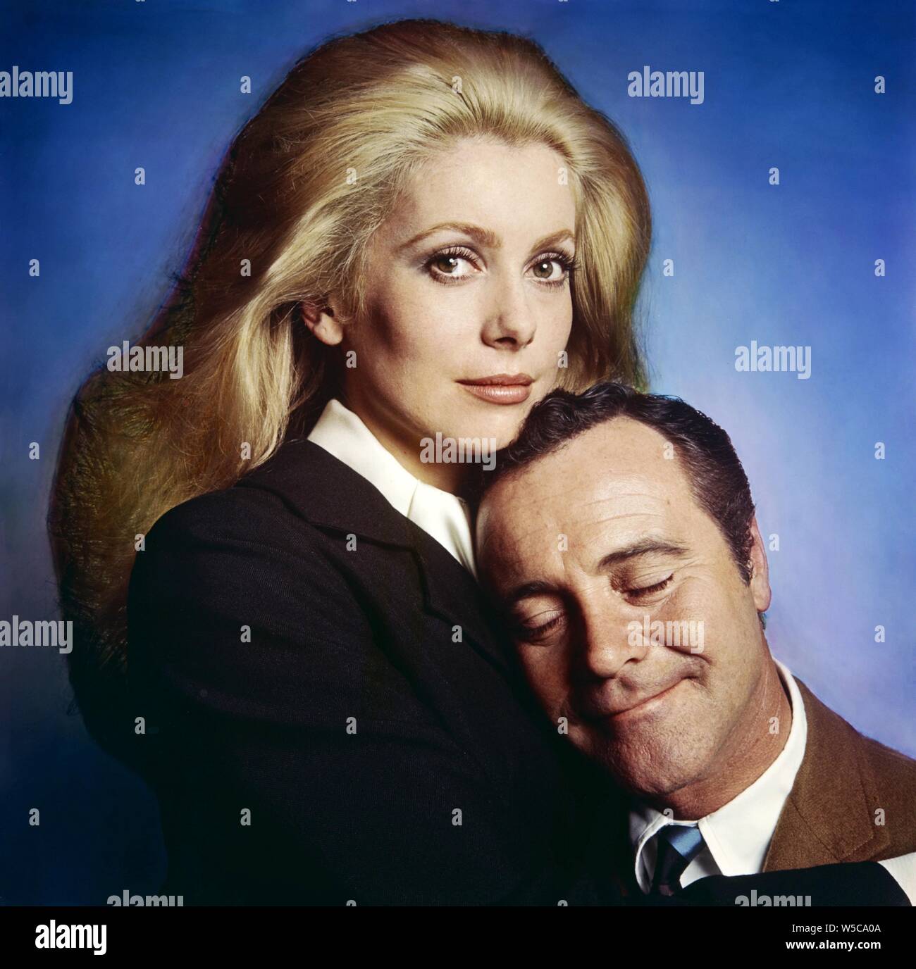 CATHERINE DENEUVE et Jack Lemmon DANS LE POISSON D'AVRIL (1969), réalisé par STUART ROSENBERG. Général : Crédit photos / Album Banque D'Images