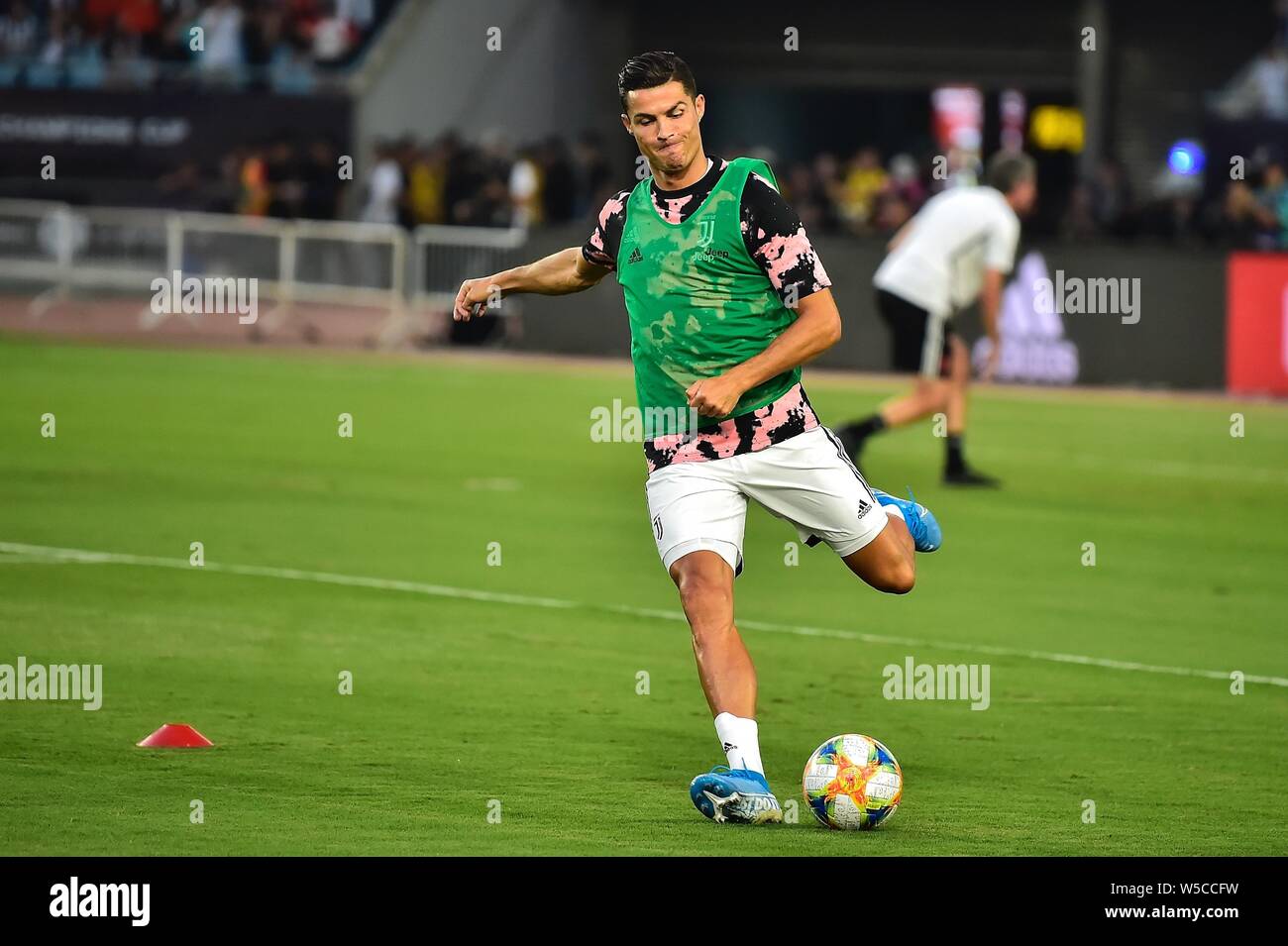 Joueur de football portugais Cristiano Ronaldo de Juventus F.C. dribble la balle au cours de l'International 2019 Tournoi de football de la Coupe des Champions contre l'Inter Milan dans la ville de Nanjing, Jiangsu province de Chine orientale, le 24 juillet 2019. Banque D'Images