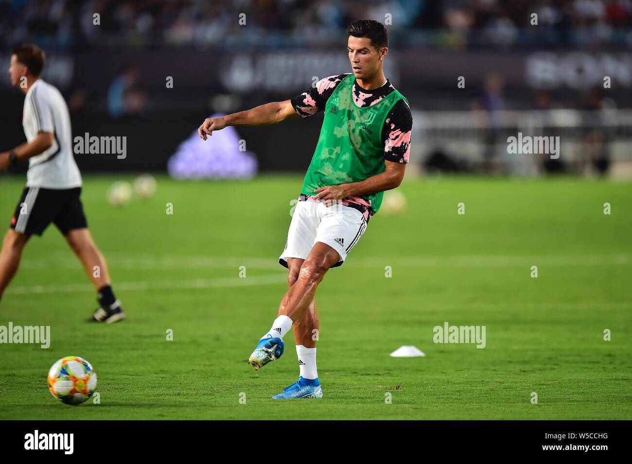 Joueur de football portugais Cristiano Ronaldo de Juventus F.C. dribble la balle au cours de l'International 2019 Tournoi de football de la Coupe des Champions contre l'Inter Milan dans la ville de Nanjing, Jiangsu province de Chine orientale, le 24 juillet 2019. Banque D'Images