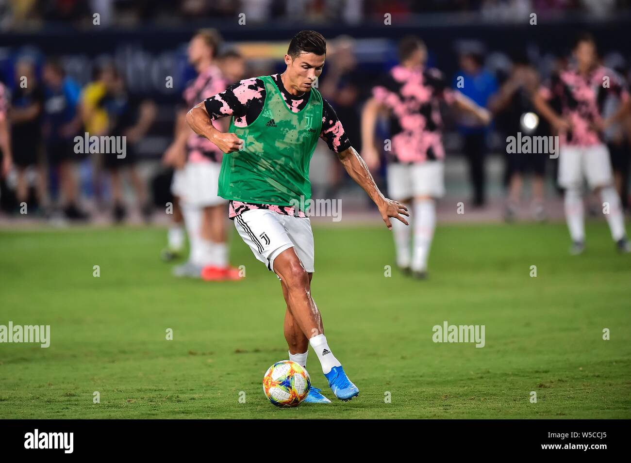Joueur de football portugais Cristiano Ronaldo de Juventus F.C. dribble la balle au cours de l'International 2019 Tournoi de football de la Coupe des Champions contre l'Inter Milan dans la ville de Nanjing, Jiangsu province de Chine orientale, le 24 juillet 2019. Banque D'Images