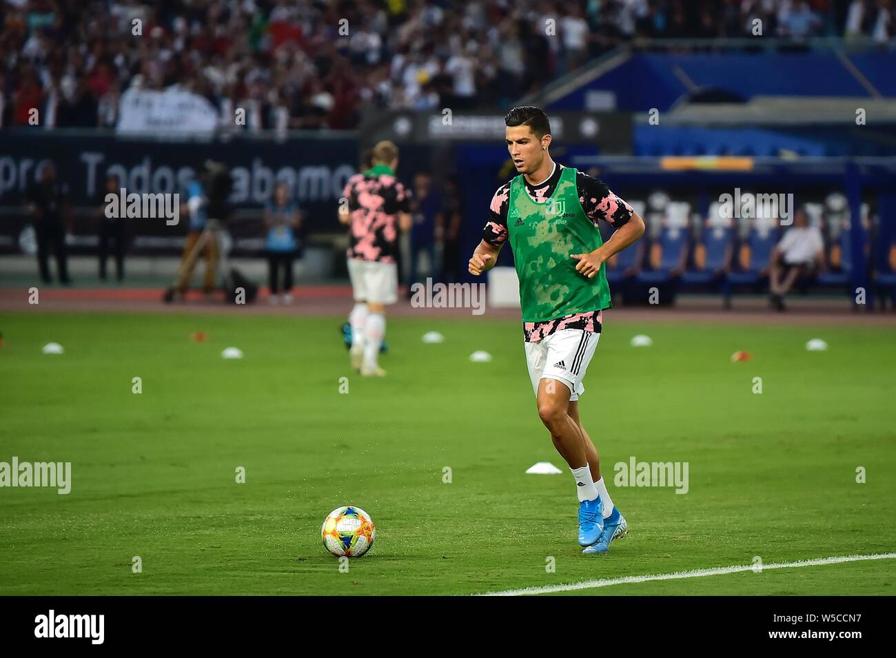 Joueur de football portugais Cristiano Ronaldo de Juventus F.C. dribble la balle au cours de l'International 2019 Tournoi de football de la Coupe des Champions contre l'Inter Milan dans la ville de Nanjing, Jiangsu province de Chine orientale, le 24 juillet 2019. Banque D'Images