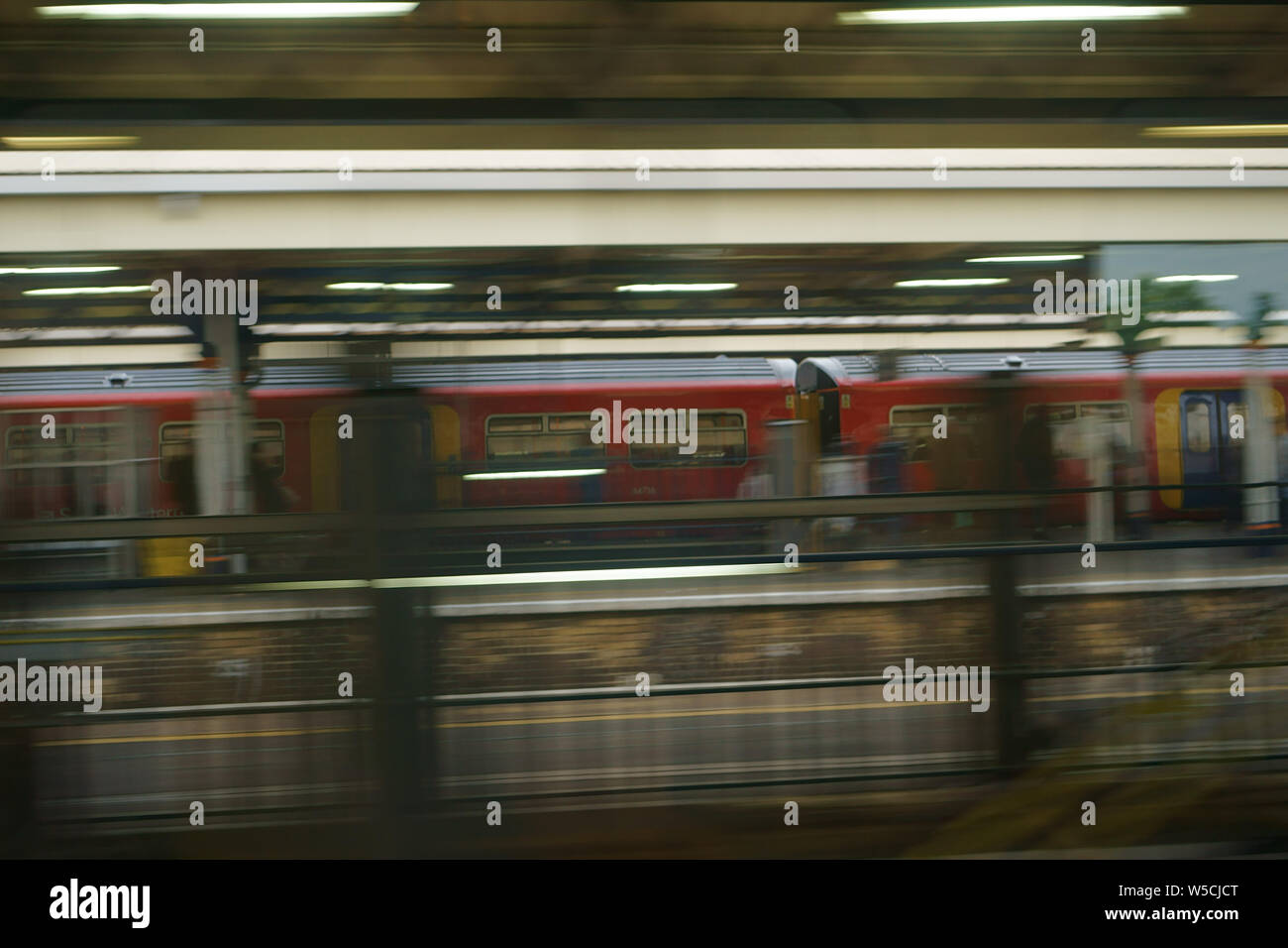 La gare Victoria à Londres, mouvement Banque D'Images