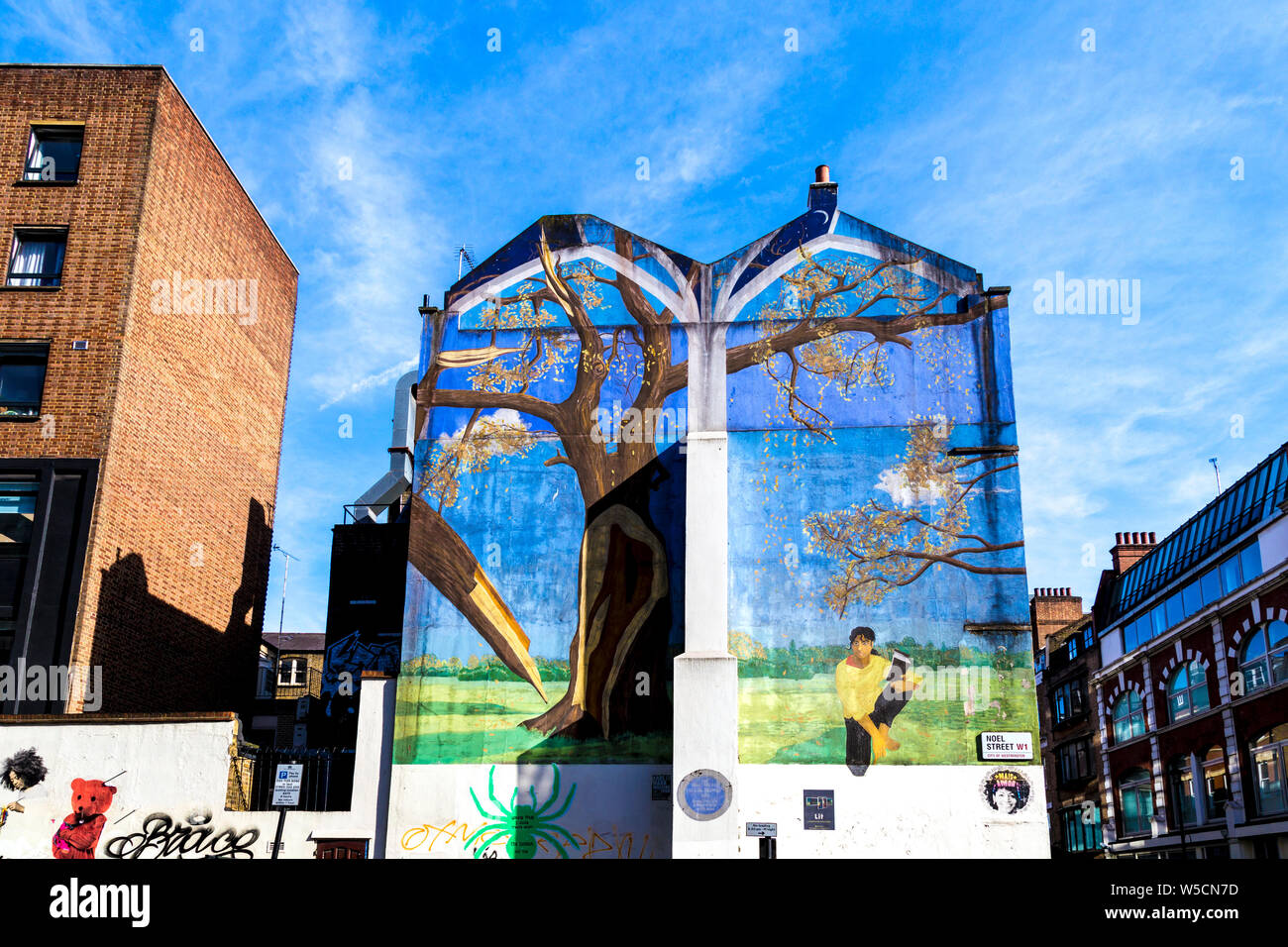 'Ode to the West Wind' fresque peinte par London Wall Mural Group en 1989 ont conduit par l'artiste Louise vignes sur Berwick Street à Soho, Londres, UK Banque D'Images