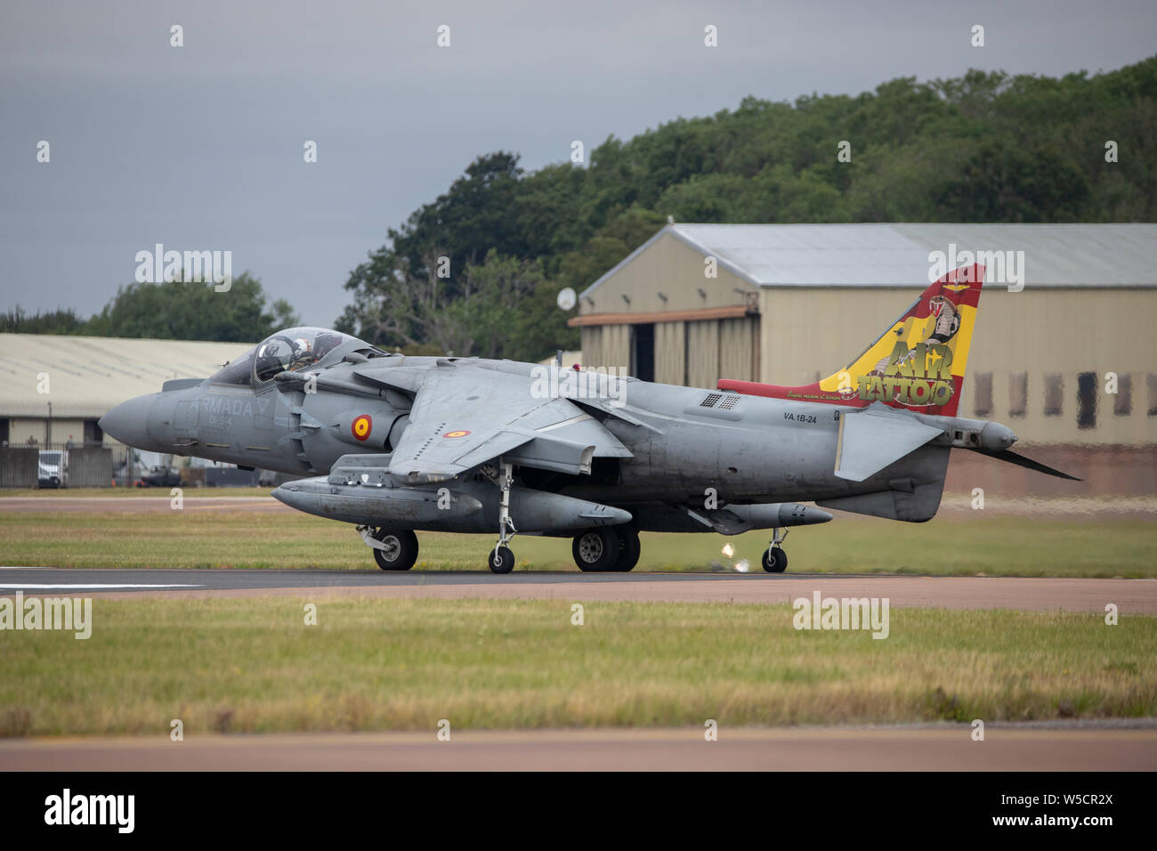 La Marine espagnole EAV-8B Harrier II Plus sur la piste prêt à se soulever à l'RIAT 2019 tenue à RAF Fairford. Banque D'Images