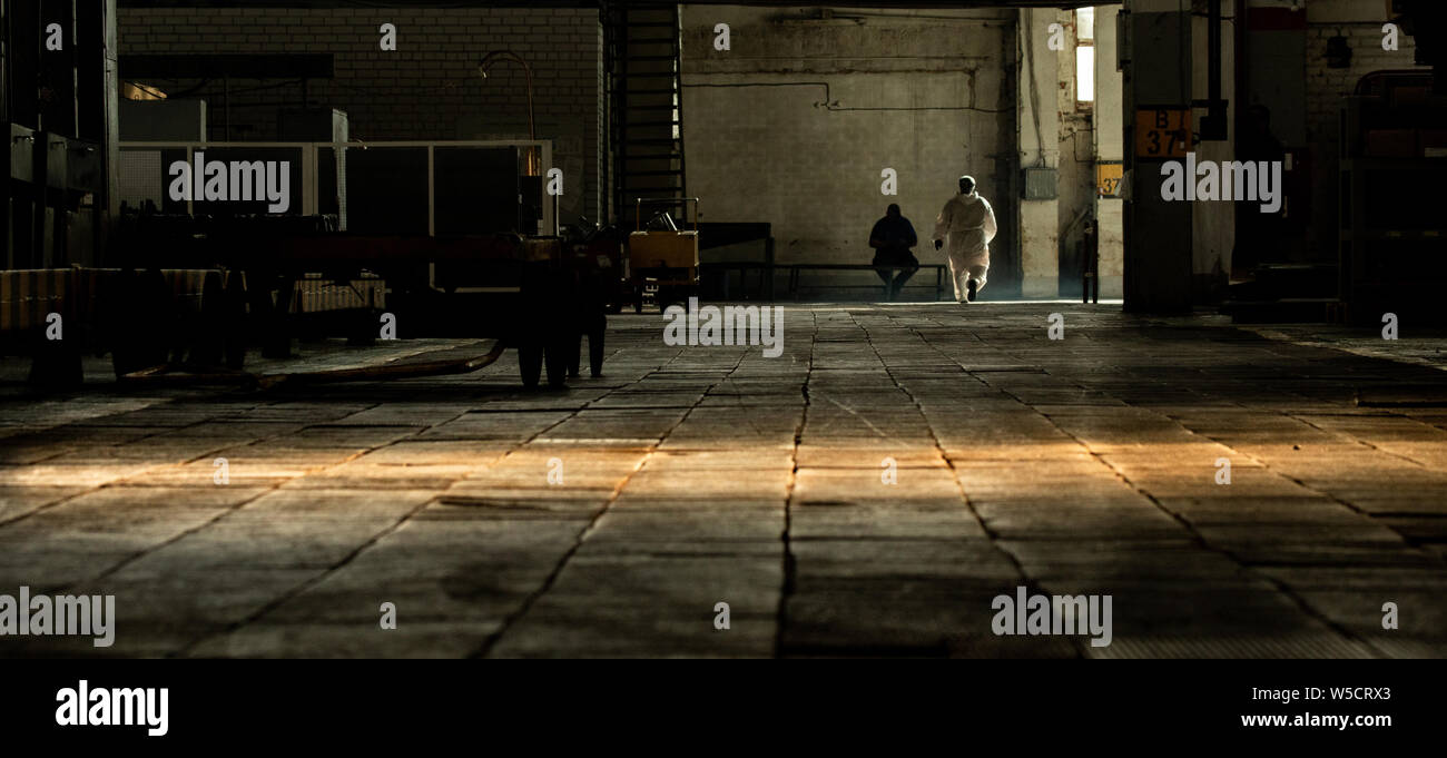 Couloir sombre à l'usine. La production lourde. Banque D'Images