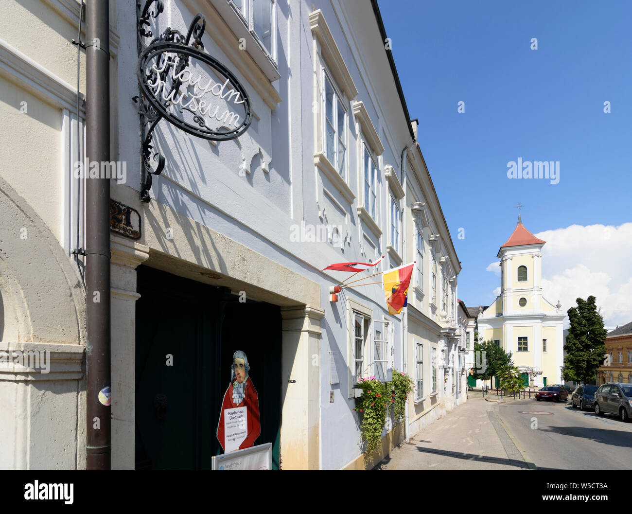 Eisenstadt : musée Haydn-Haus de Joseph Haydn, l'église et le couvent franciscain saint Michel en lac (lac de Neusiedl), Burgenland, Autriche Banque D'Images