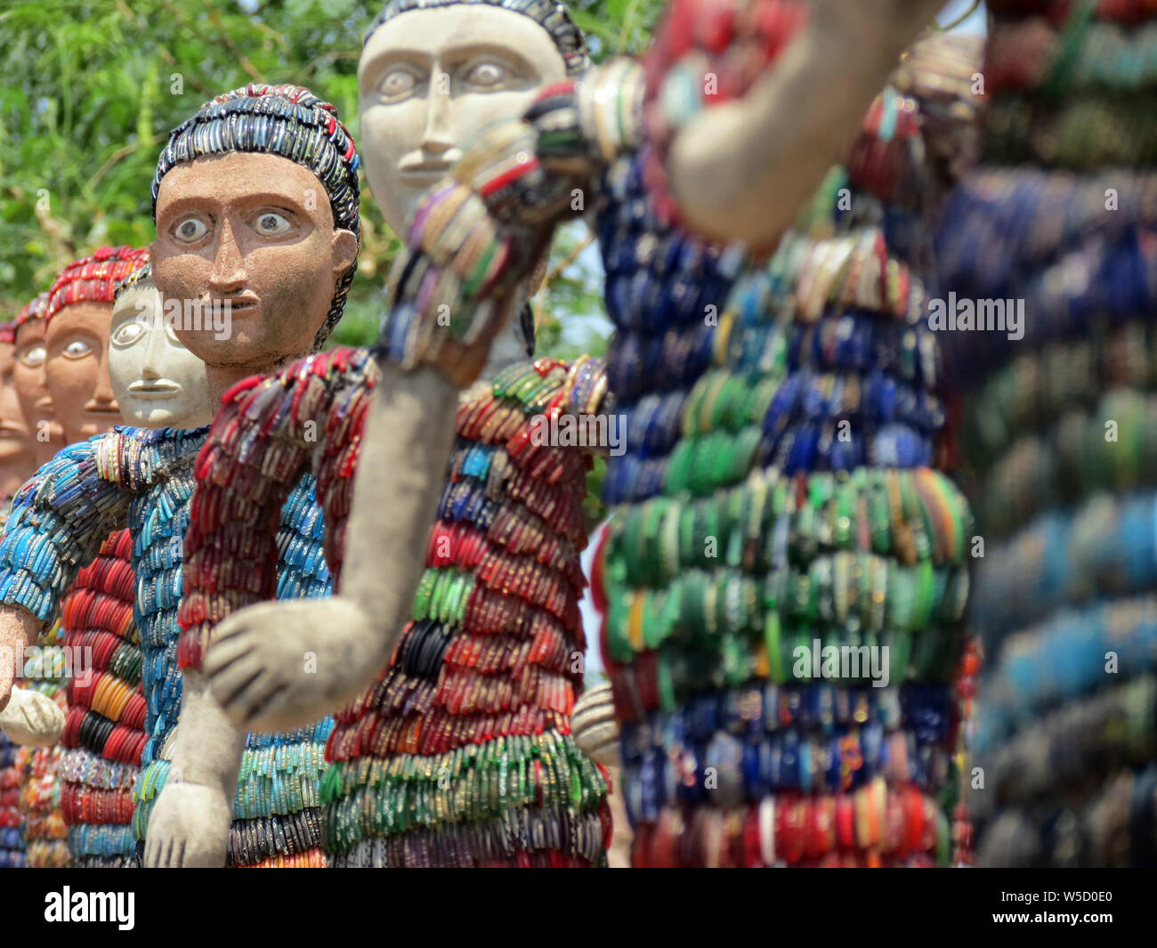 Sculptures en matériel de récupération. Banque D'Images