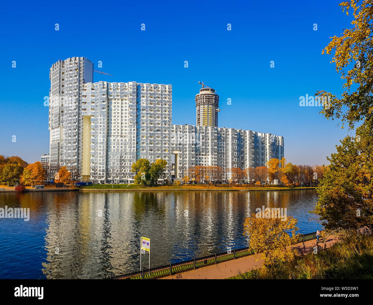 Moscow, Russie - le 17 octobre. En 2018. Canal de Moscou et le complexe résidentiel Mayak Banque D'Images