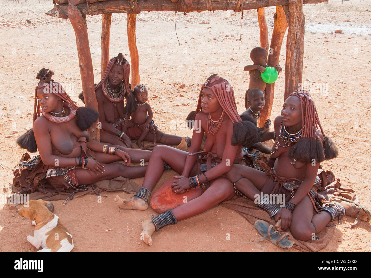 Village de la tribu Himba, Kaokoveld, Namibie, Afrique du Sud Banque D'Images