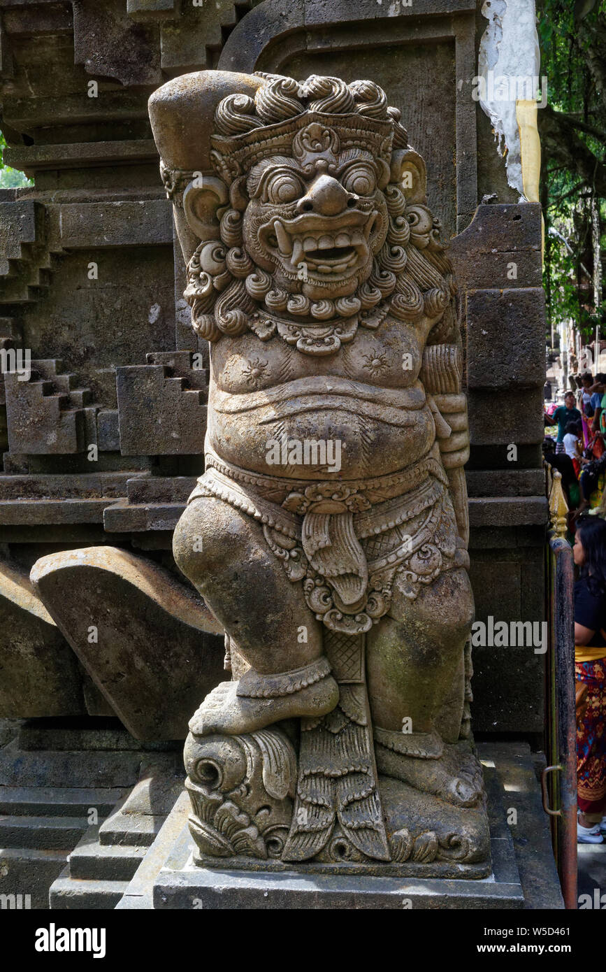 Pierres de démons comme pour la protection de l'établissement à Ubud, Bali, Indonésie Banque D'Images