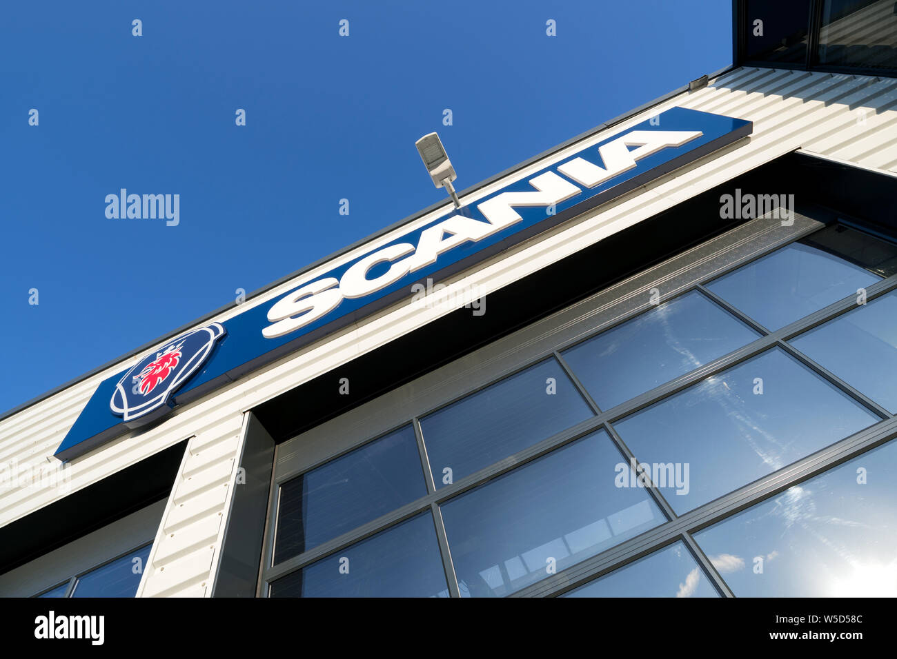 Garage Scania dans Sassenheim, aux Pays-Bas. Scania AB est un fabricant suédois de véhicules commerciaux. Banque D'Images