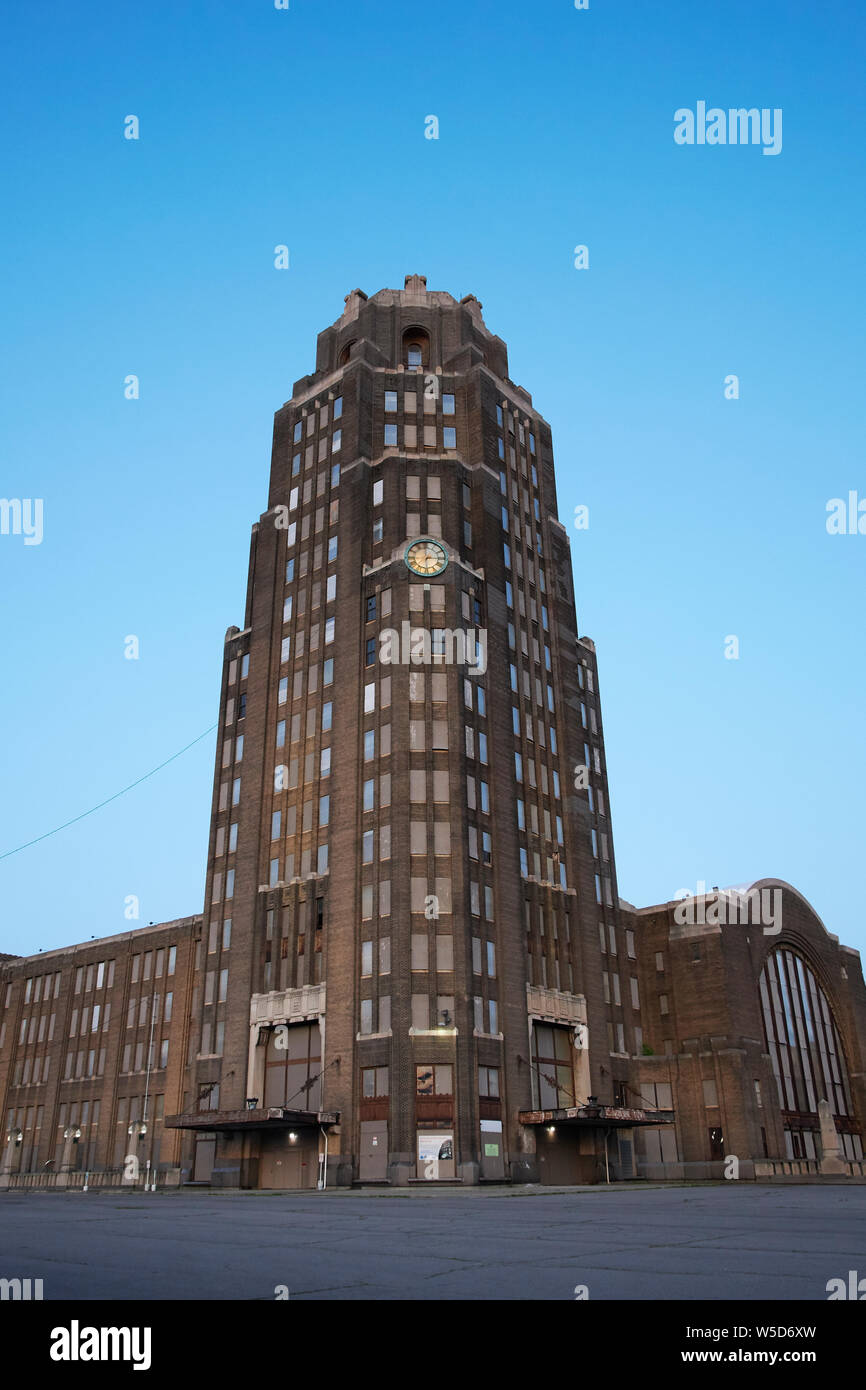 Buffalo Central Terminal est une ancienne gare ferroviaire de Buffalo, New York. Une station active de 1929 à 1979, les 17 étages de style Art Déco Banque D'Images